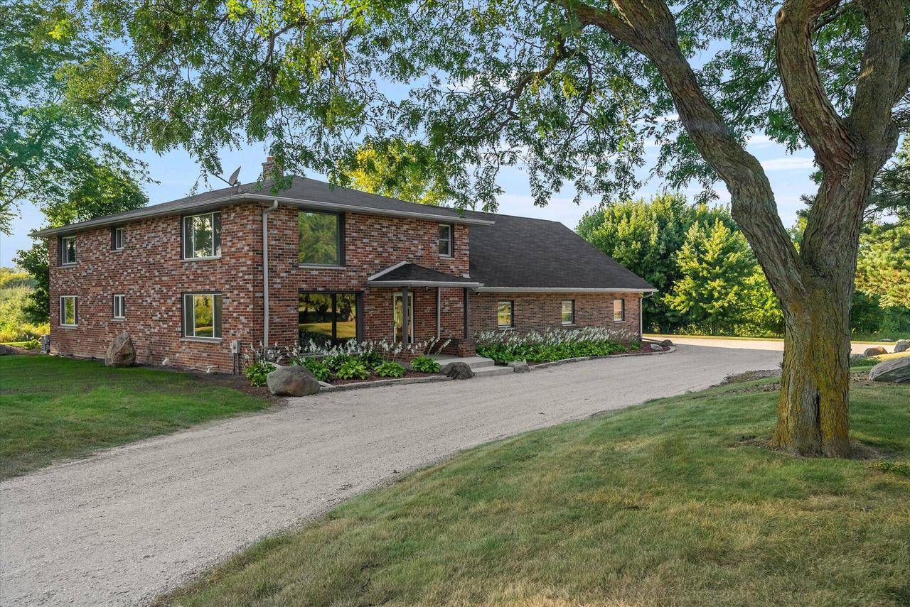 Mequon, WI 53097,11211 N Swan ROAD