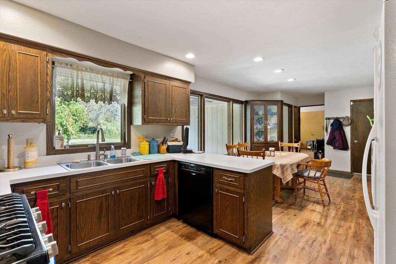 Mequon, WI 53092,1506 W River Oaks LANE