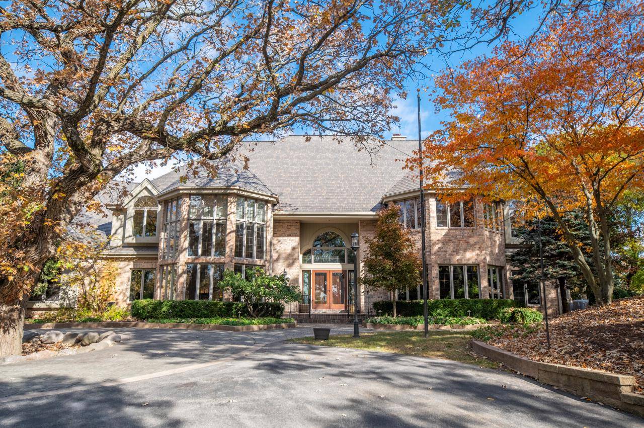 Waukesha, WI 53188,N10W29826 St James COURT