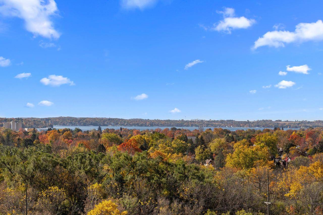 Lake Geneva, WI 53147,580 S Stone Ridge DRIVE