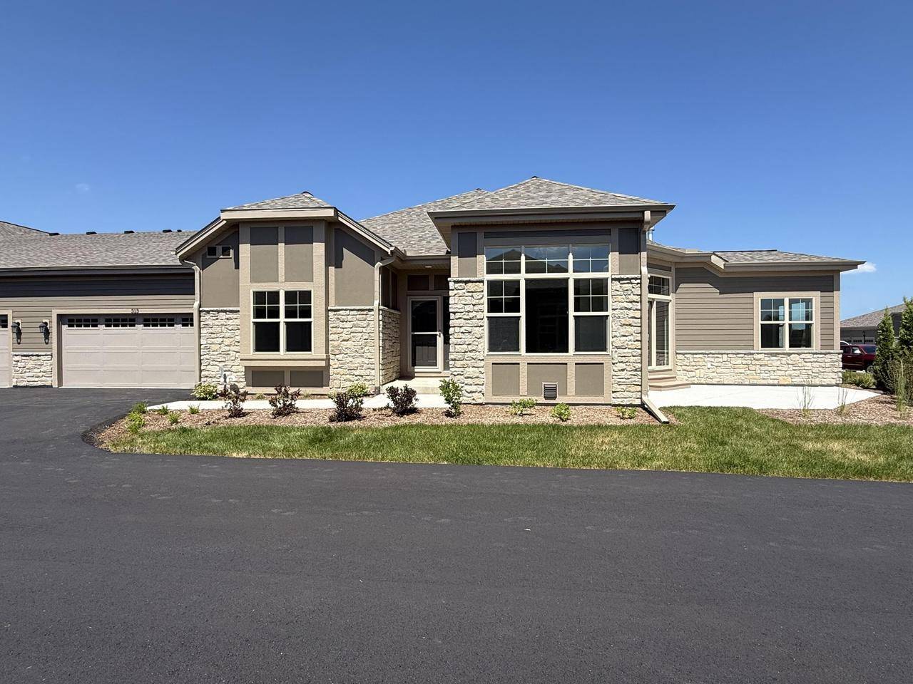 Waukesha, WI 53189,313 Standing Stone DRIVE #23-61