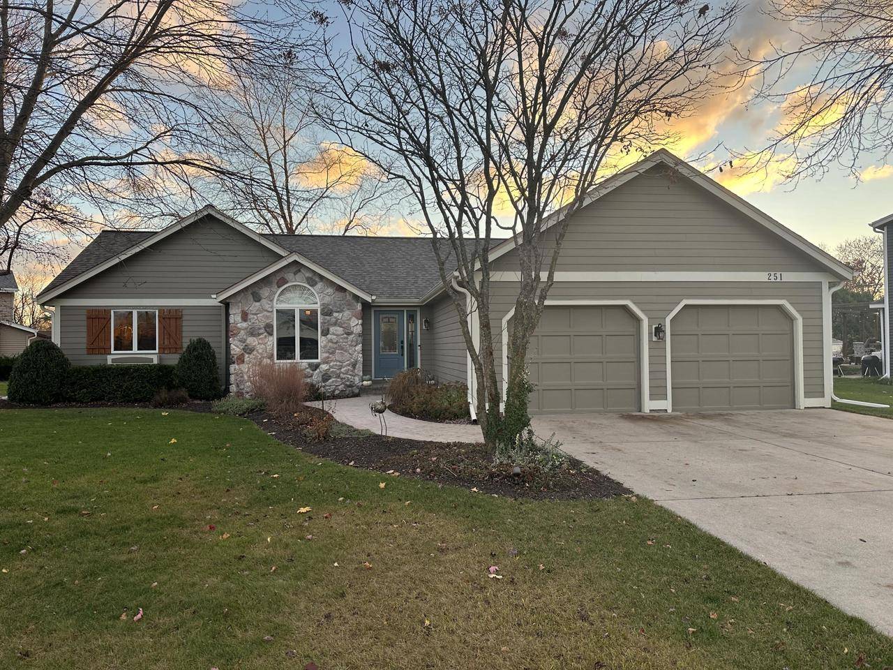 Oconomowoc, WI 53066,251 Hillside DRIVE