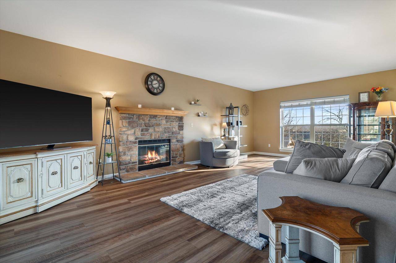 Waukesha, WI 53189,917 Valley Hill DRIVE