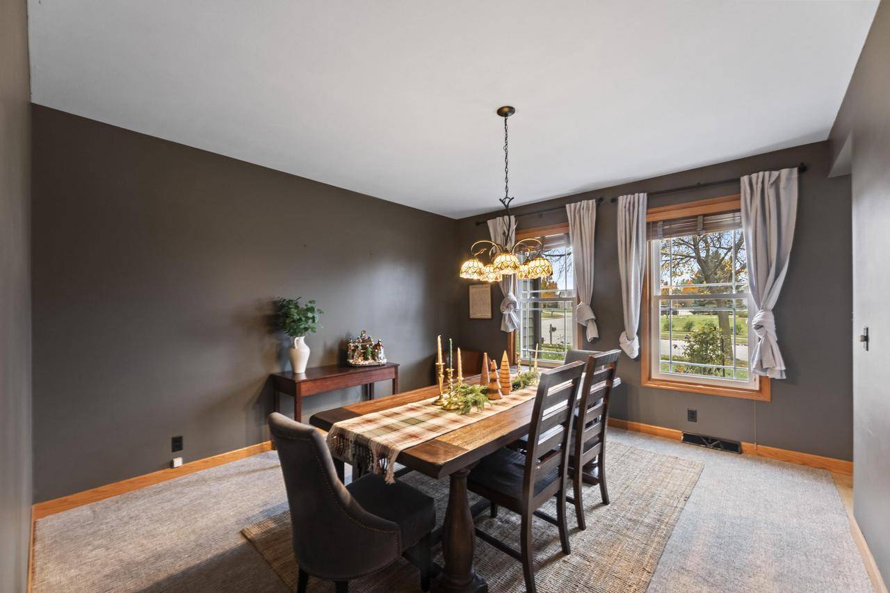 Pewaukee, WI 53072,1133 Hillwood BOULEVARD