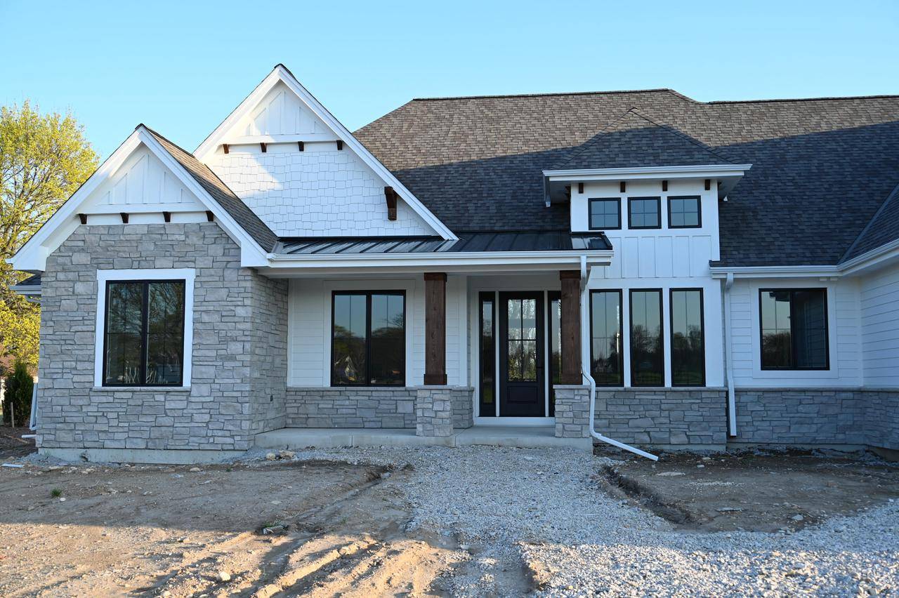 Delafield, WI 53018,298 River Oaks CIRCLE