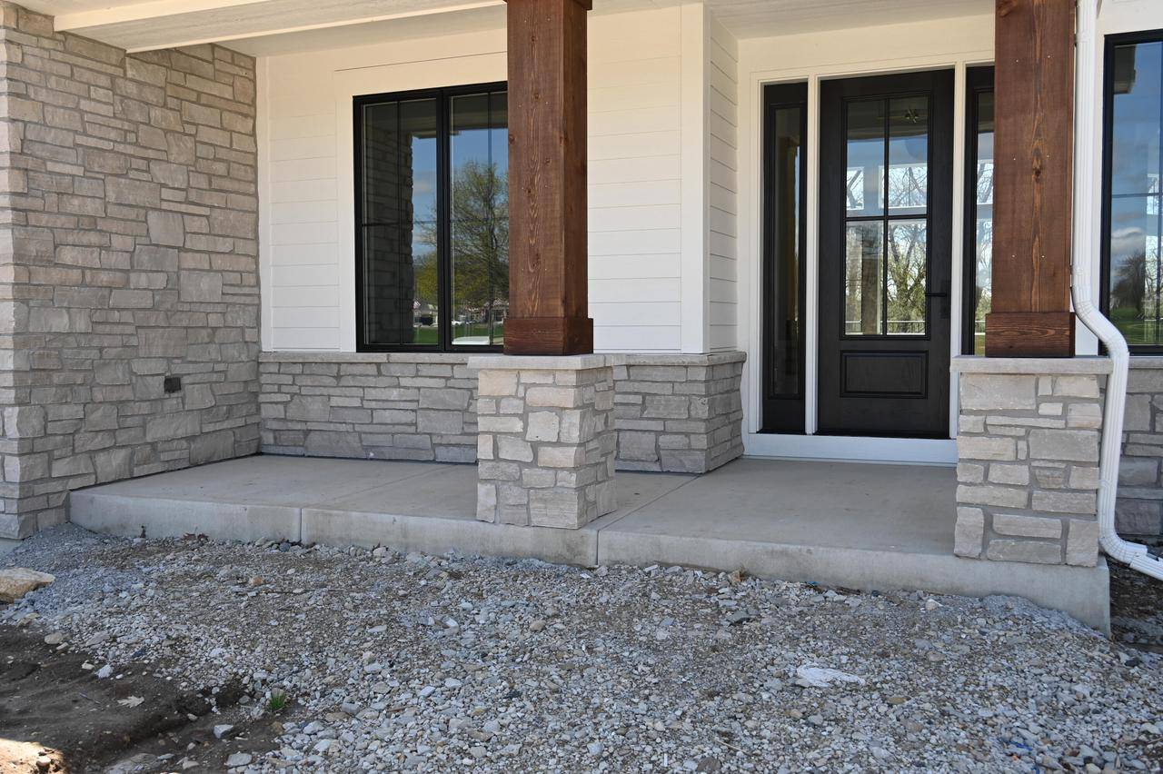 Delafield, WI 53018,298 River Oaks CIRCLE