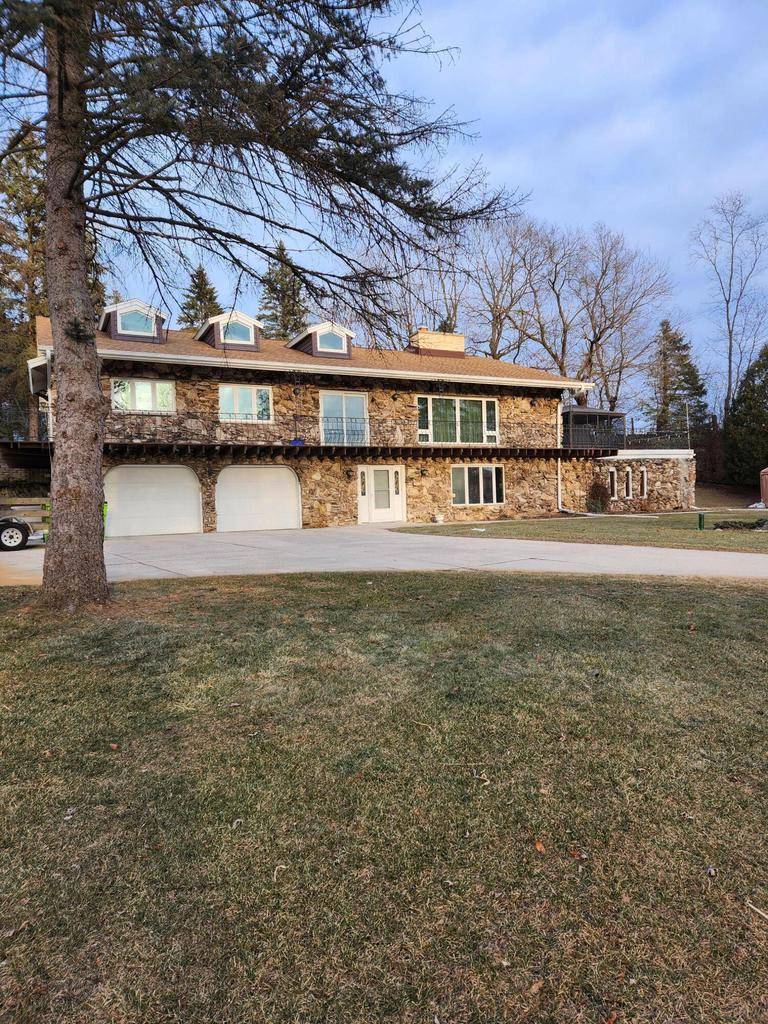 Hubertus, WI 53033,4680 N Friess Lake DRIVE