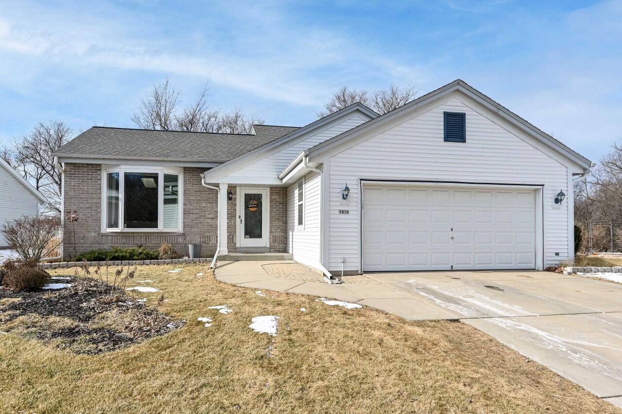 Waukesha, WI 53186,1816 Wexford LANE