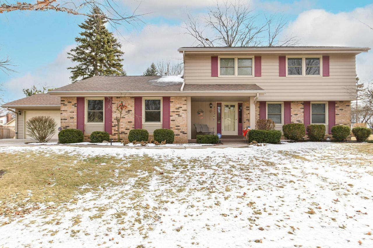 Waukesha, WI 53186,2333 Misty LANE