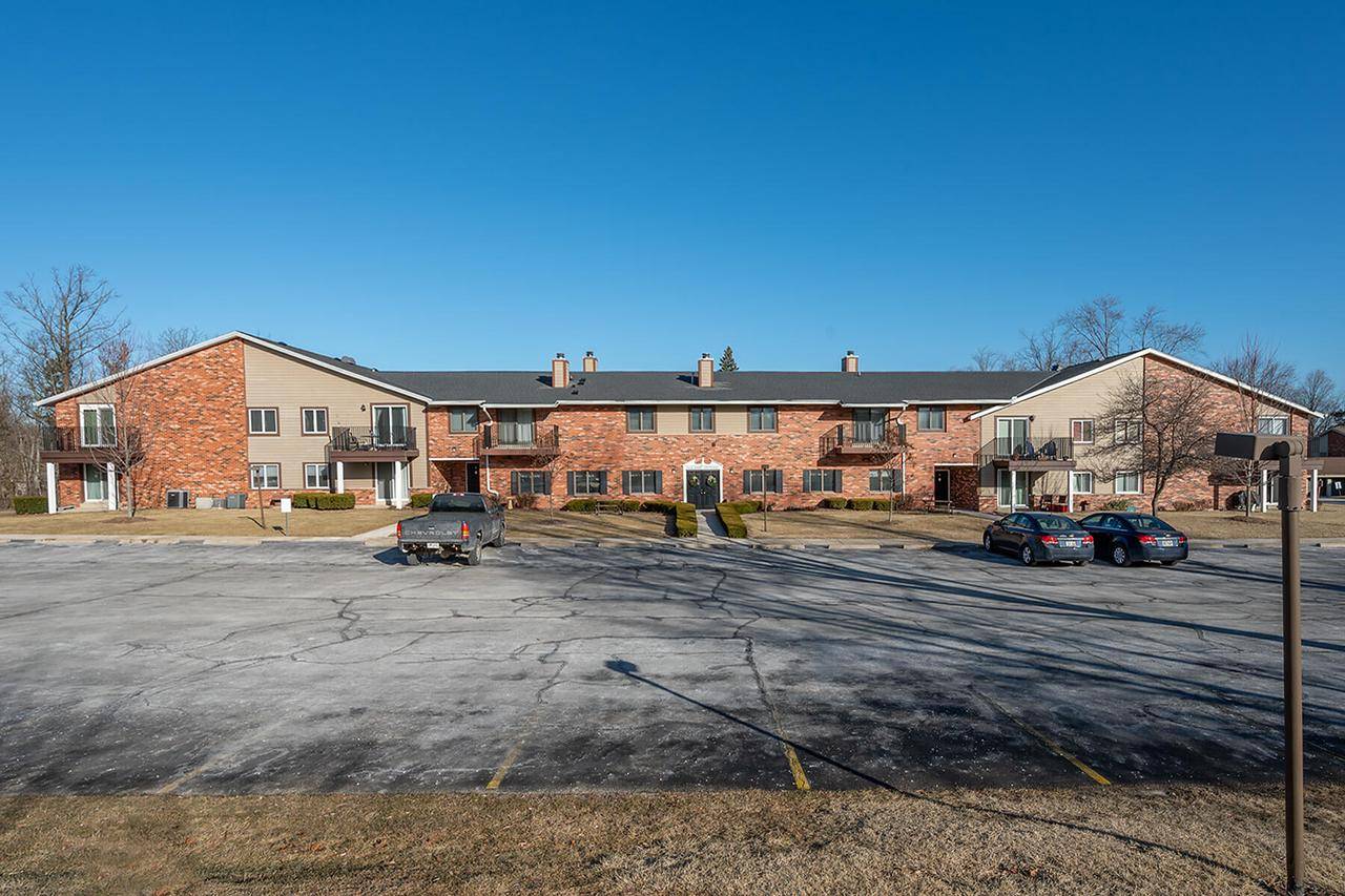 Menomonee Falls, WI 53051,N84W16033 Menomonee AVENUE #102