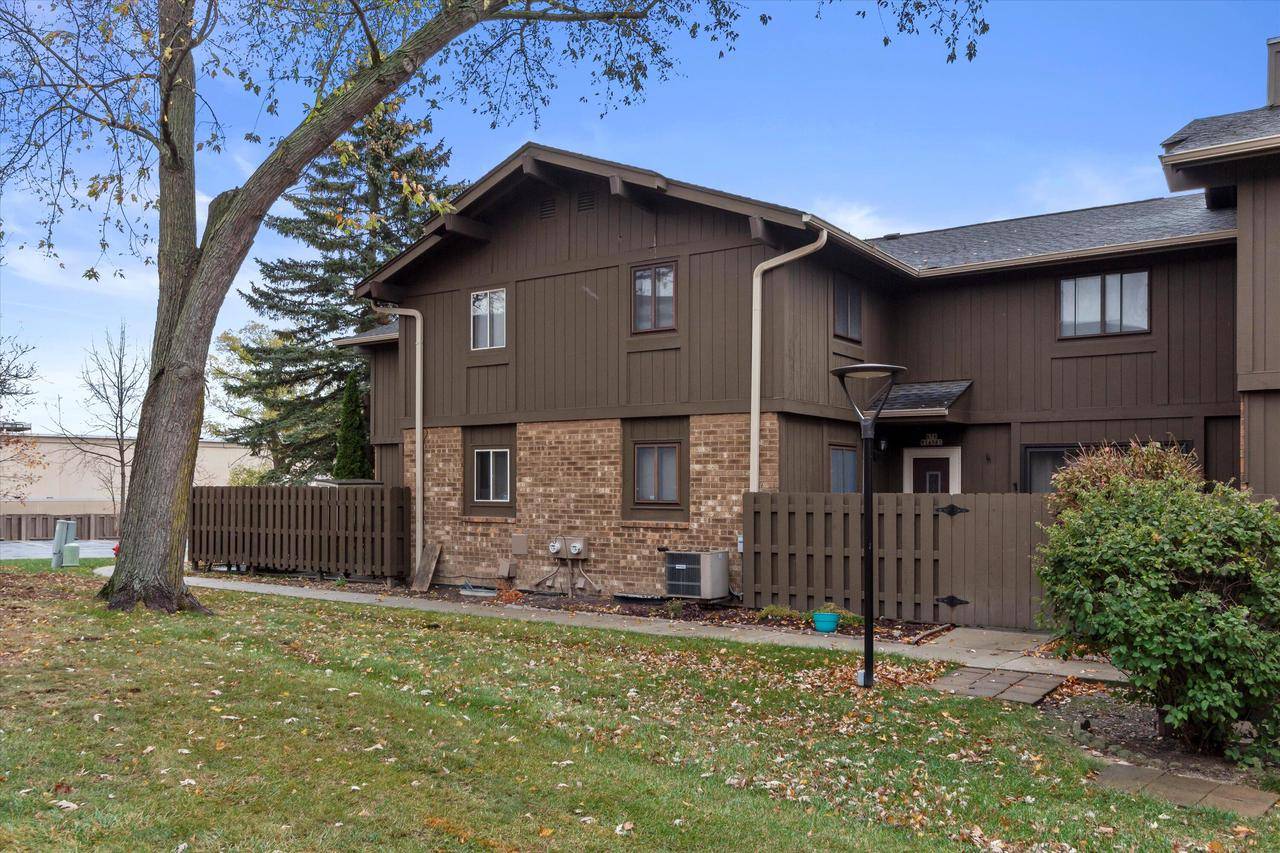 Menomonee Falls, WI 53051,N76W14595 North Point COURT