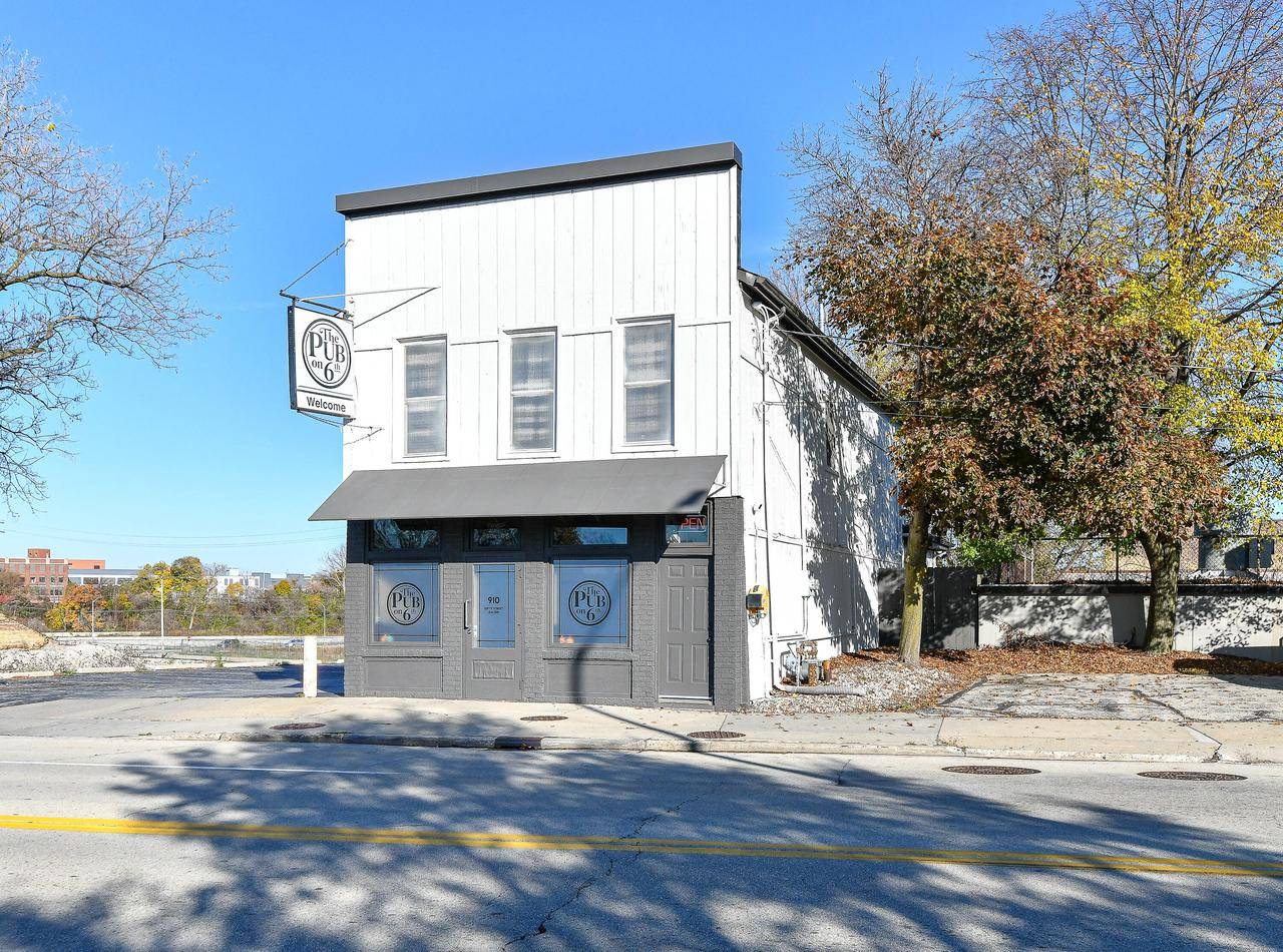 Racine, WI 53403,910 6th STREET