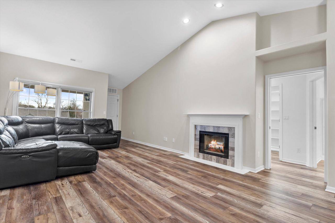 Pewaukee, WI 53072,N30W23087 Pineview WAY #7