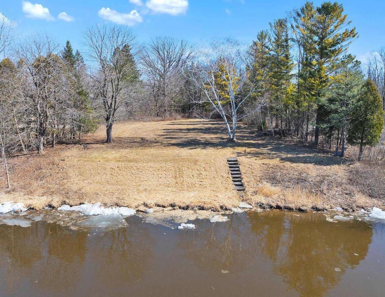 Mequon, WI 53092,12345 N EAST SHORELAND DRIVE