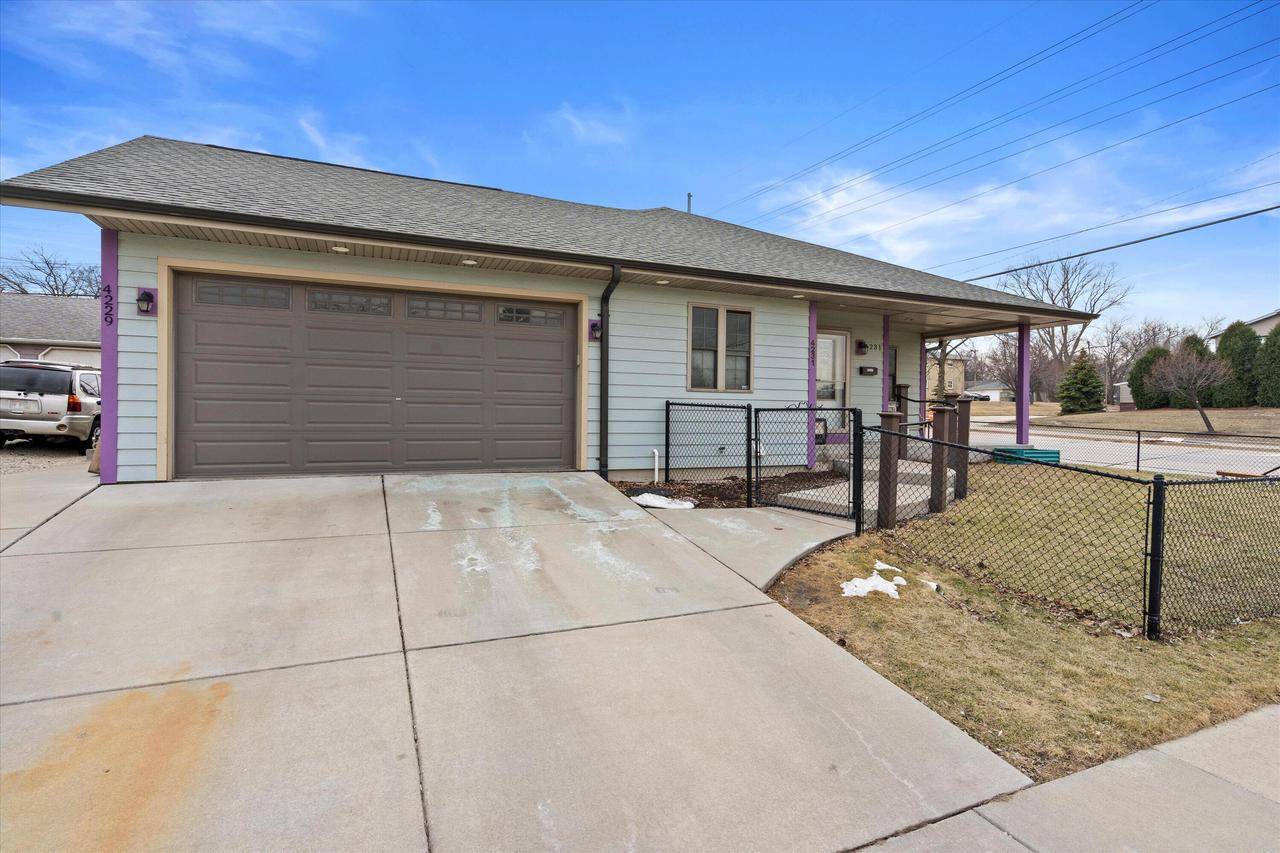 Milwaukee, WI 53221,4229 W Howard AVENUE