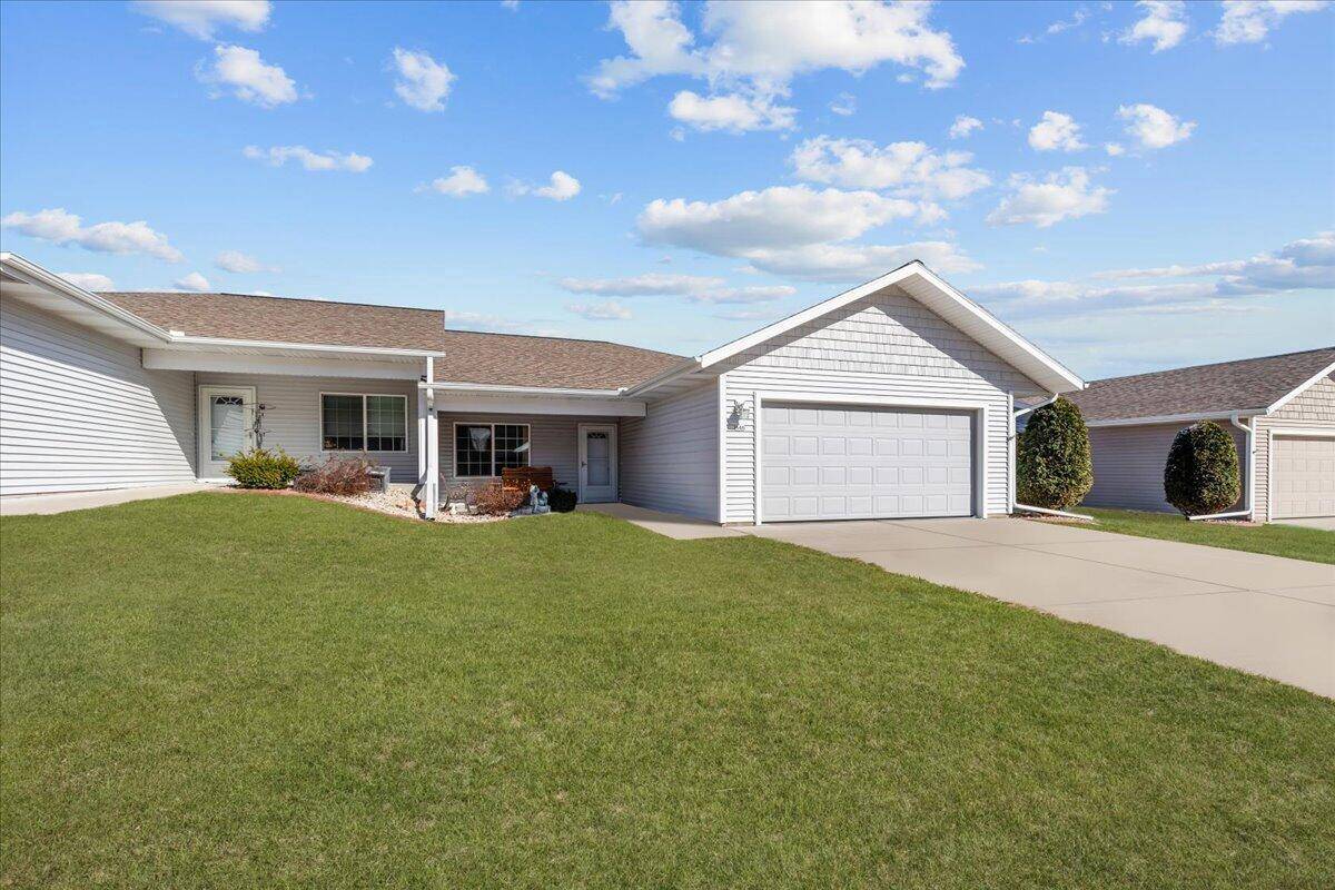 Hartford, WI 53027,446 Simon DRIVE