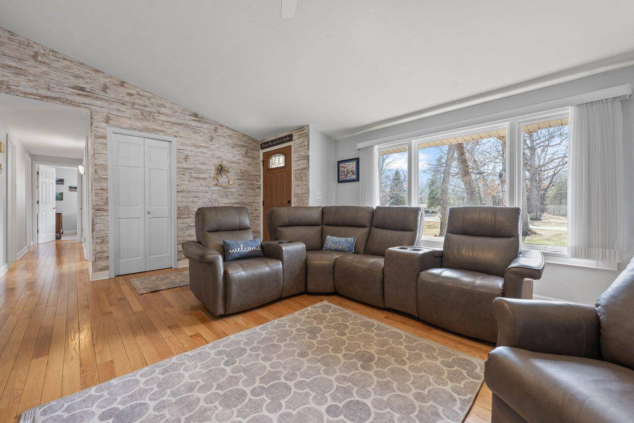 Twin Lakes, WI 53181,33402 120th STREET