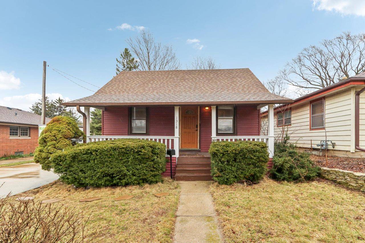 West Allis, WI 53214,1318 S 98th STREET