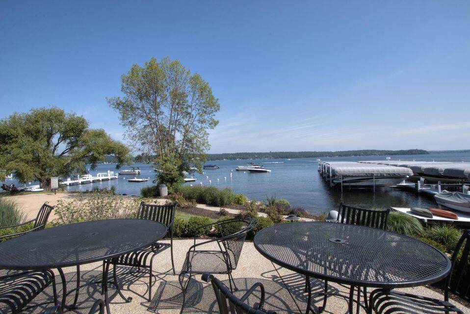 Fontana, WI 53125,404 Deerpath W #F