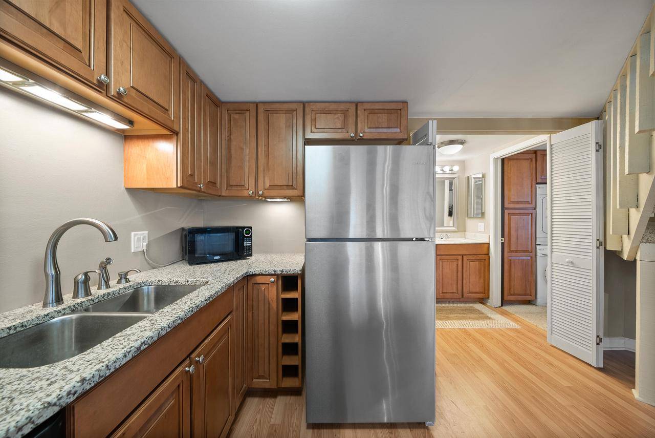 Fontana, WI 53125,404 Deerpath W #F