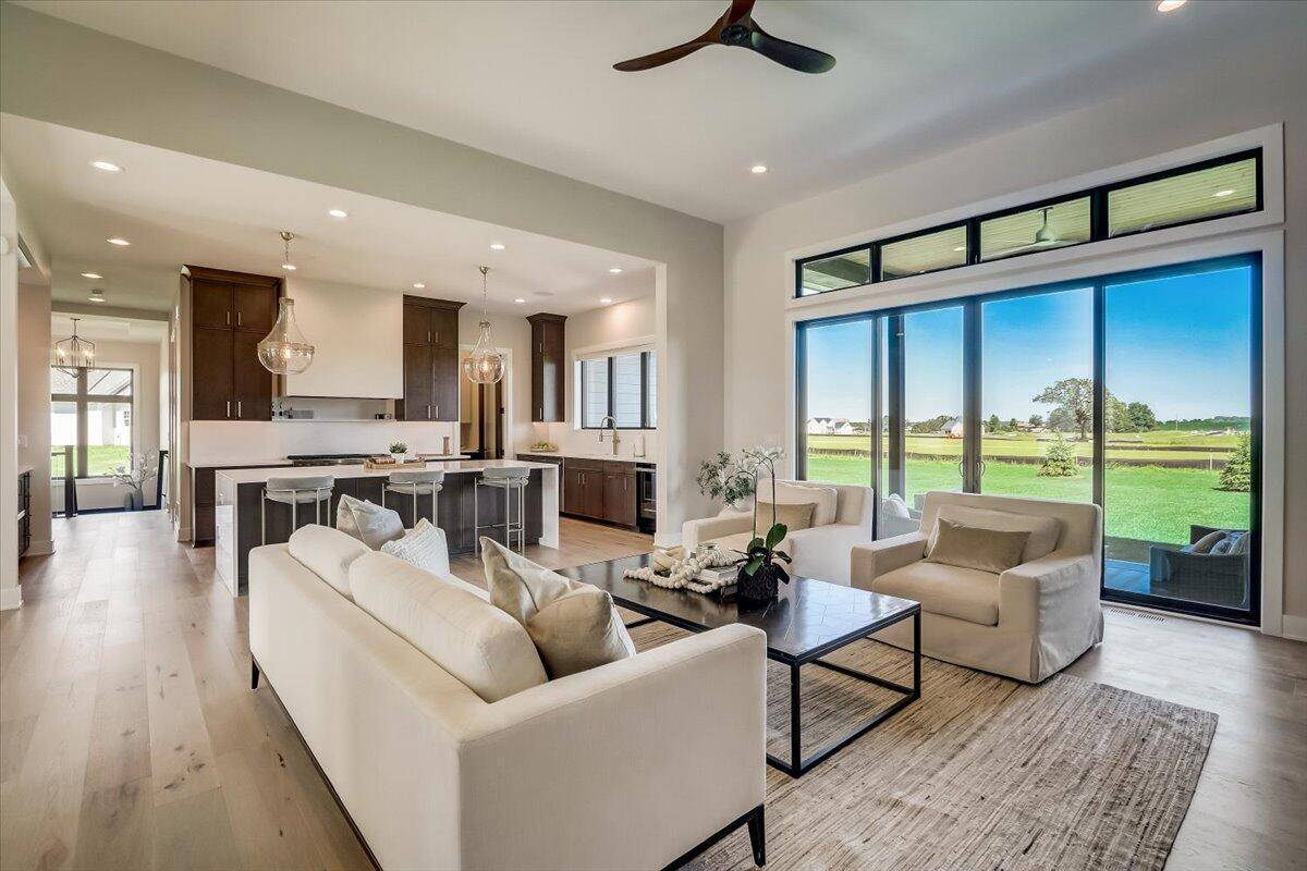 Mequon, WI 53092,12345 N East Shoreland DRIVE