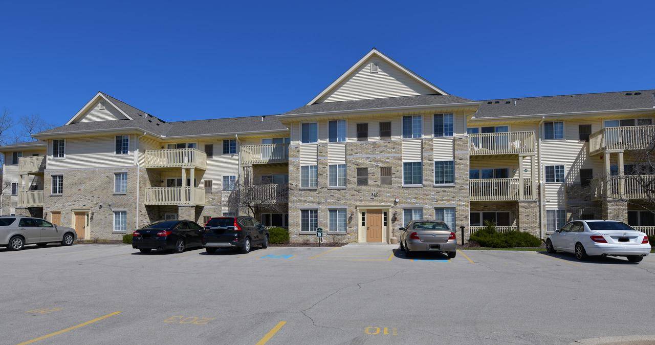 Hartland, WI 53029,520 Windstone DRIVE #311