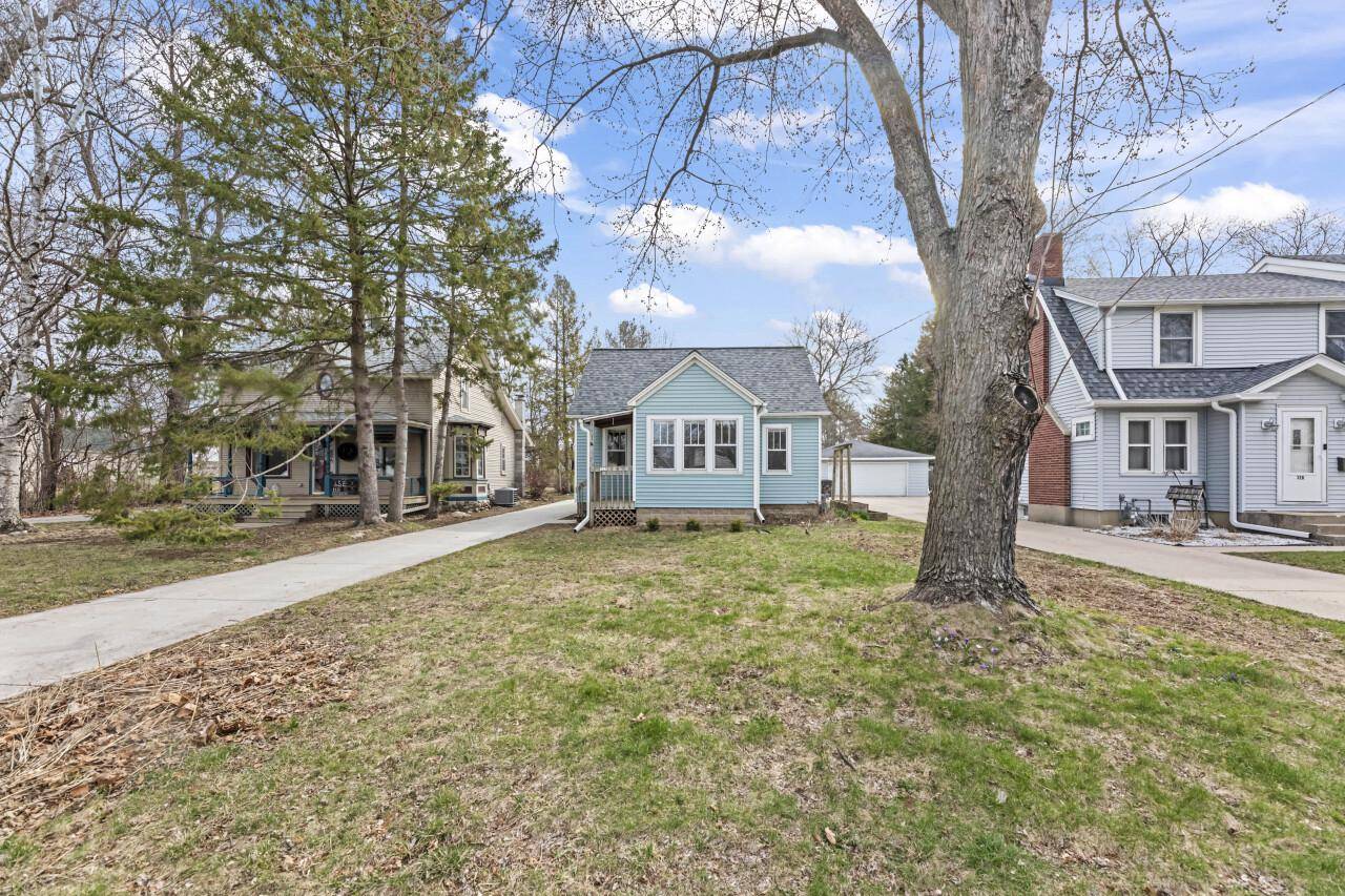 Oconomowoc, WI 53066,723 S Silver Lake STREET