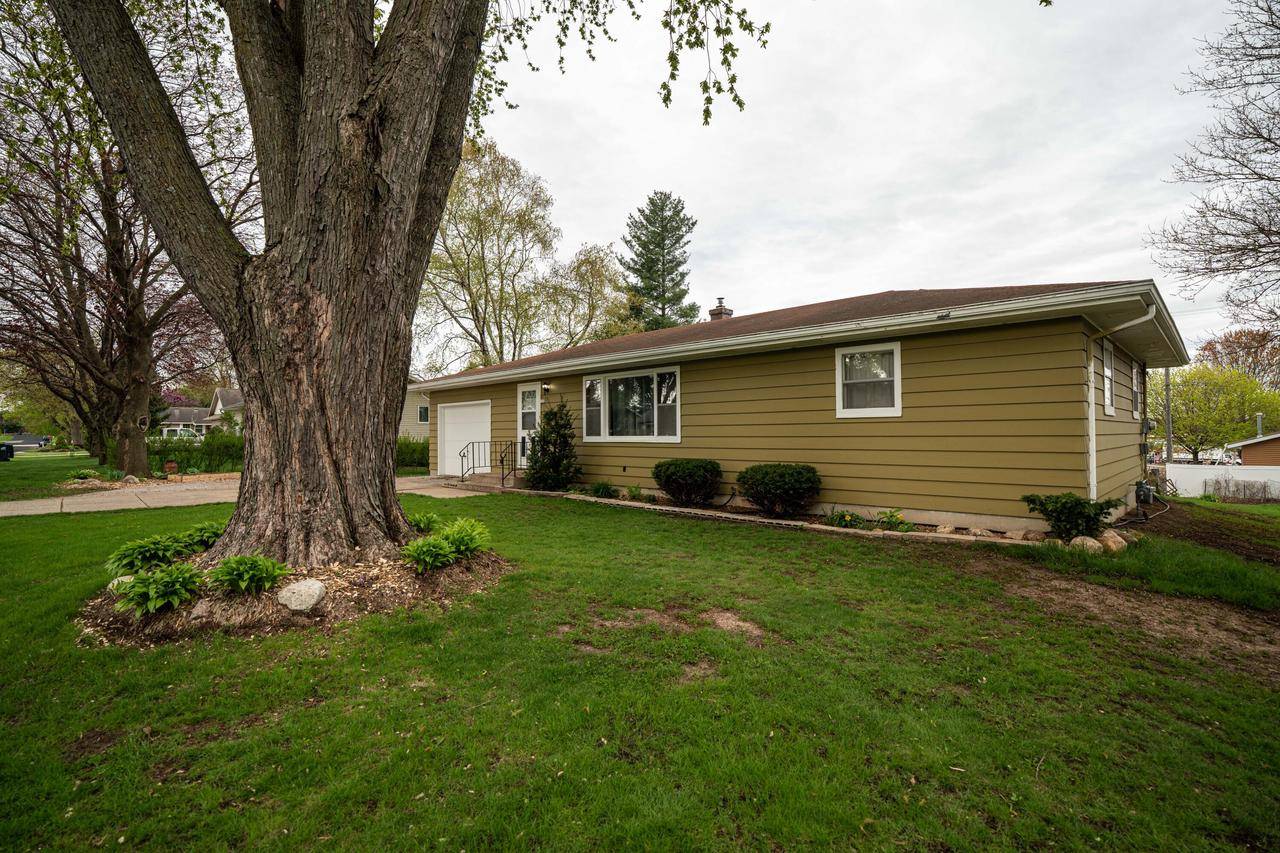Marshall, WI 53559,112 Howard STREET