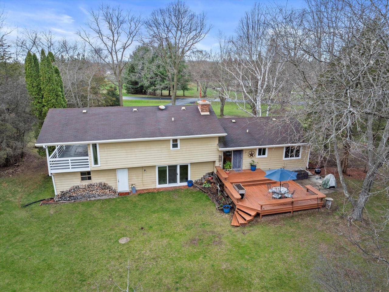 Summit, WI 53066,116 S Oakshire DRIVE