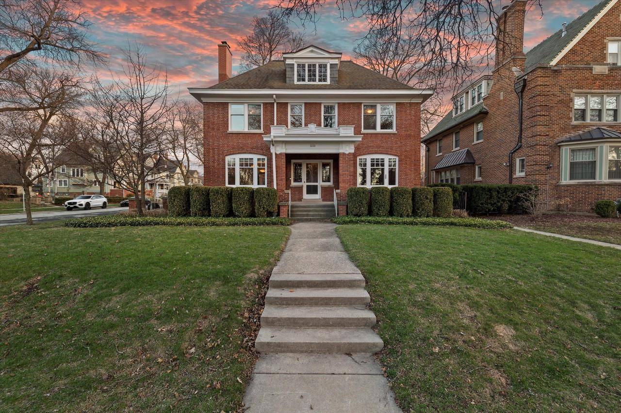 Milwaukee, WI 53211,2331 E Newberry BOULEVARD