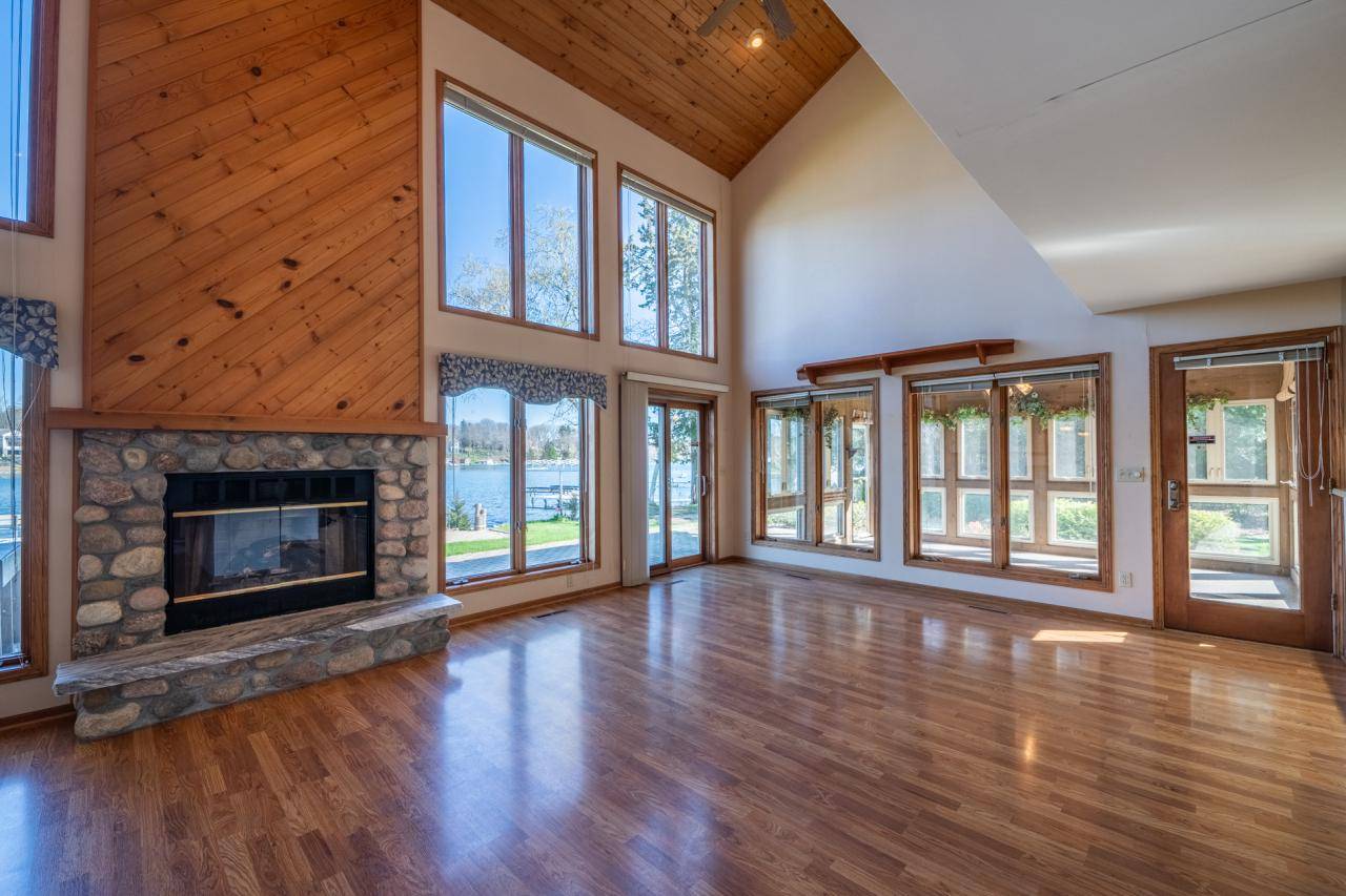 West Bend, WI 53095,6092 N Lake DRIVE