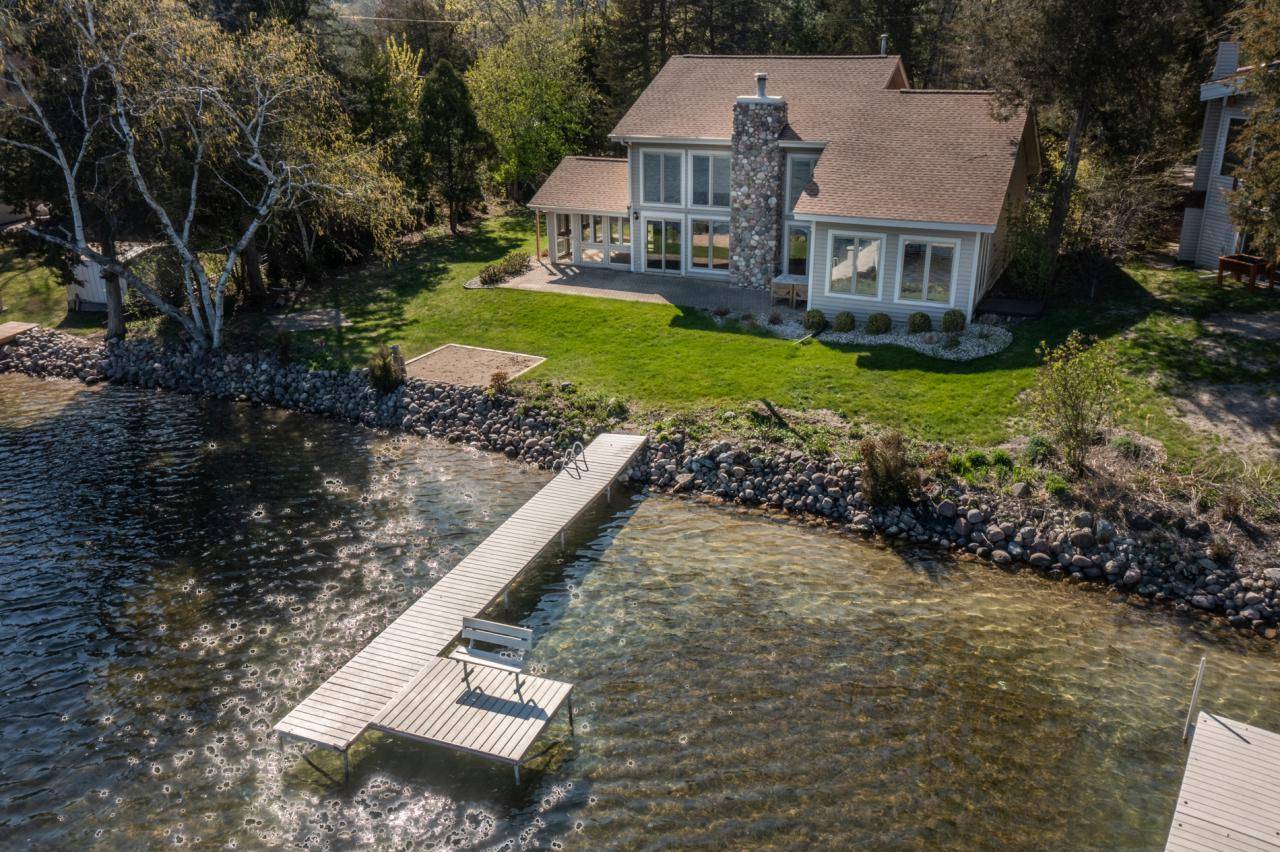 West Bend, WI 53095,6092 N Lake DRIVE