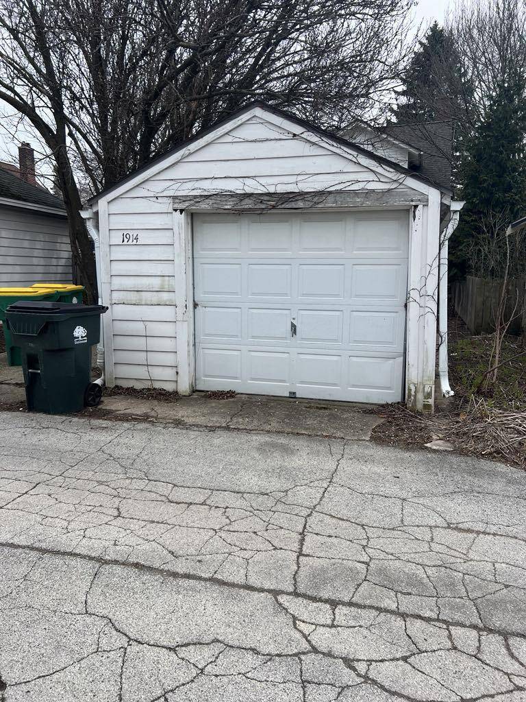 Shorewood, WI 53211,1914 E Edgewood AVENUE