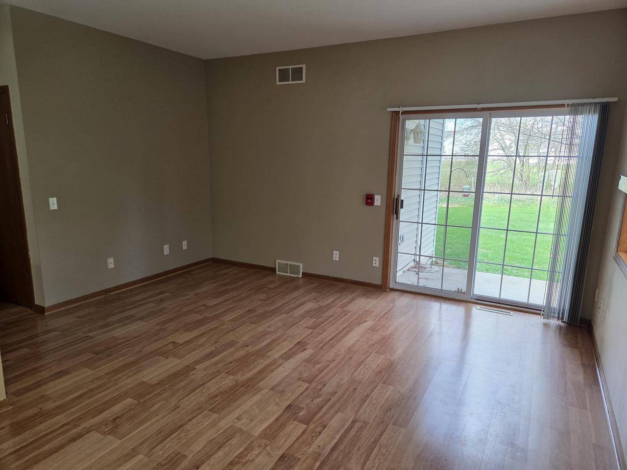 Delavan, WI 53115,420 Autumn DRIVE #B