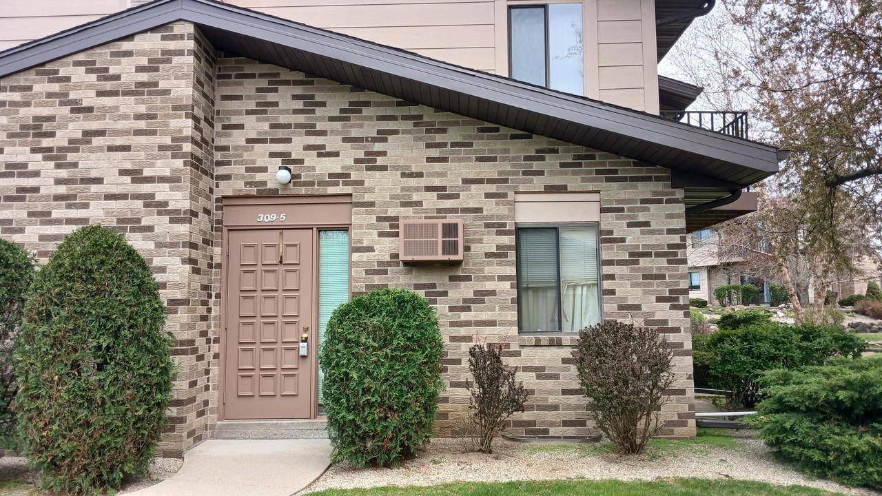 Waukesha, WI 53186,309 Cheviot Chase #5