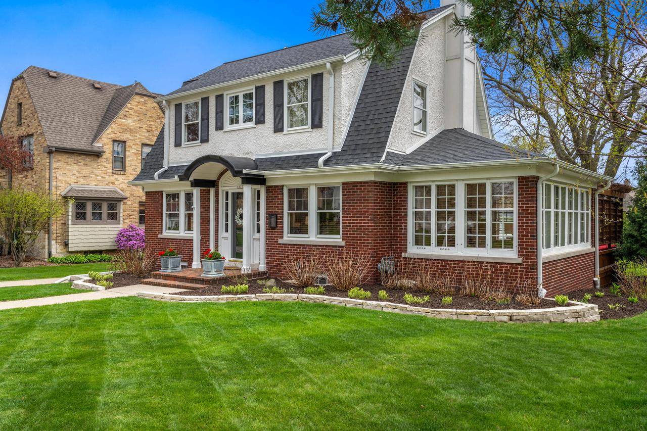 Wauwatosa, WI 53213,6437 Betsy Ross PLACE