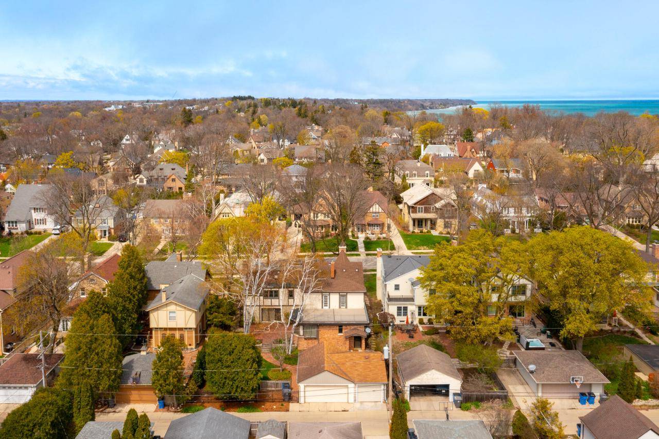 Whitefish Bay, WI 53217,633 E Lake View AVENUE