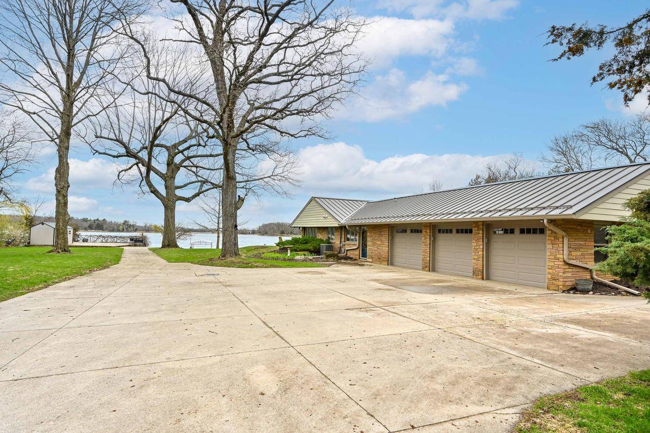 Oconomowoc, WI 53066,1620 N Dousman ROAD