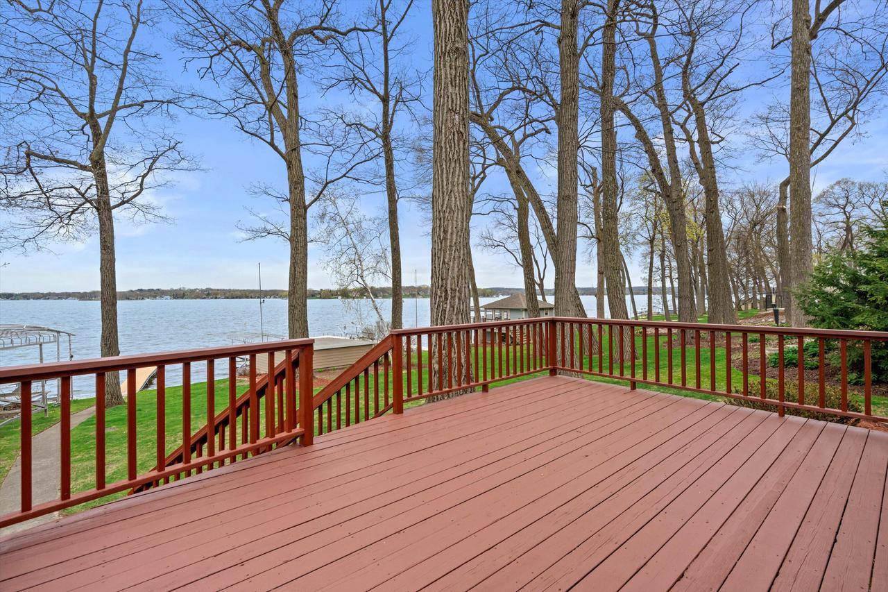 Pewaukee, WI 53072,W280N3517 Taylors Woods ROAD NE