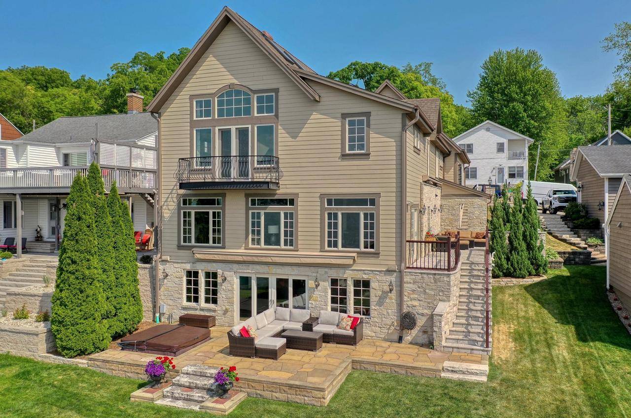 Pewaukee, WI 53072,477 Park AVENUE