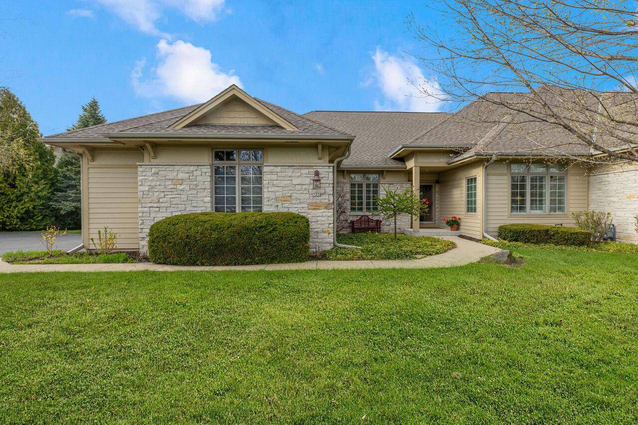 Mequon, WI 53092,7374 W Heron Pond DRIVE