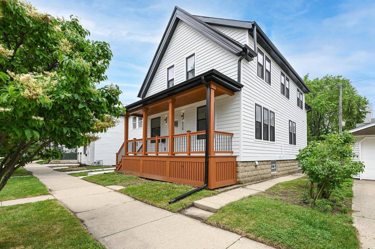 Milwaukee, WI 53207,1928 E Iron STREET