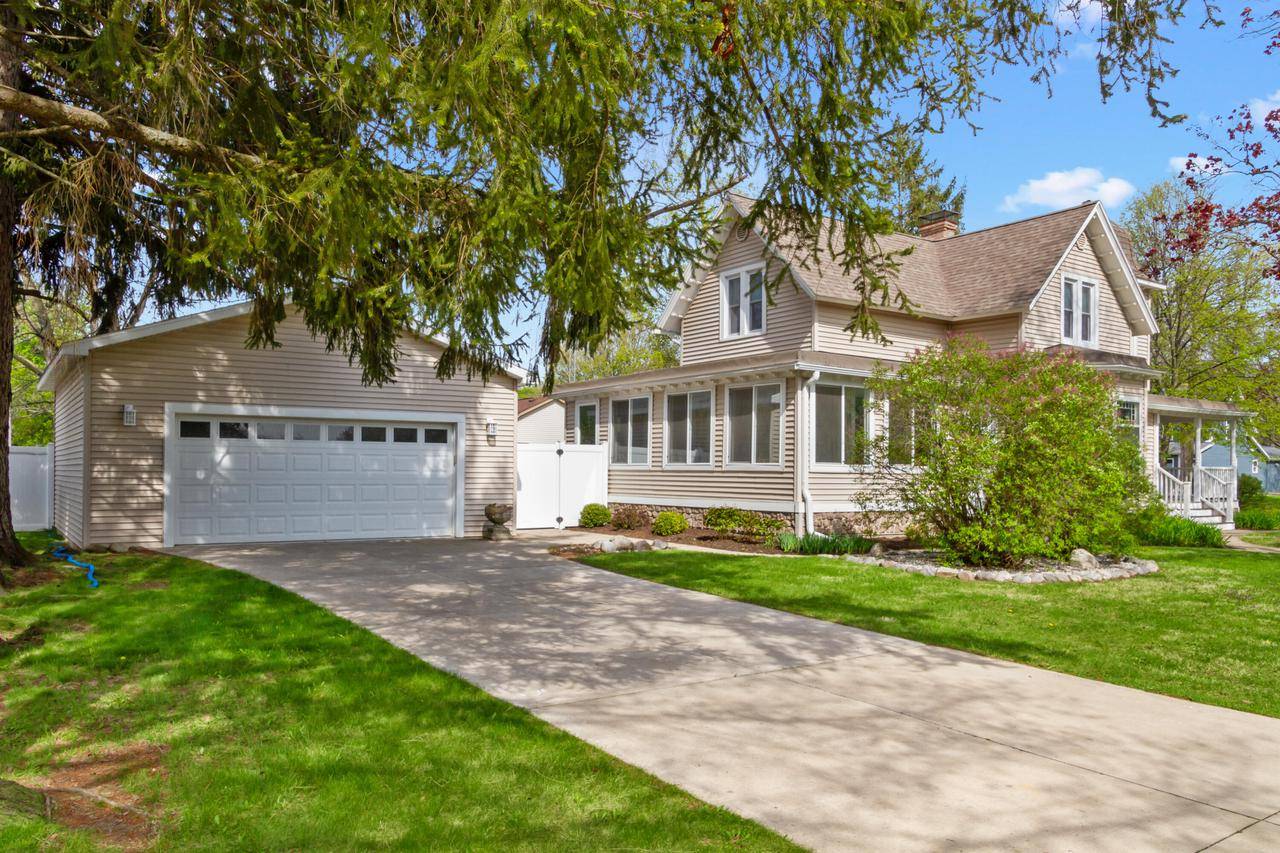 Lake Geneva, WI 53147,406 Haskins STREET
