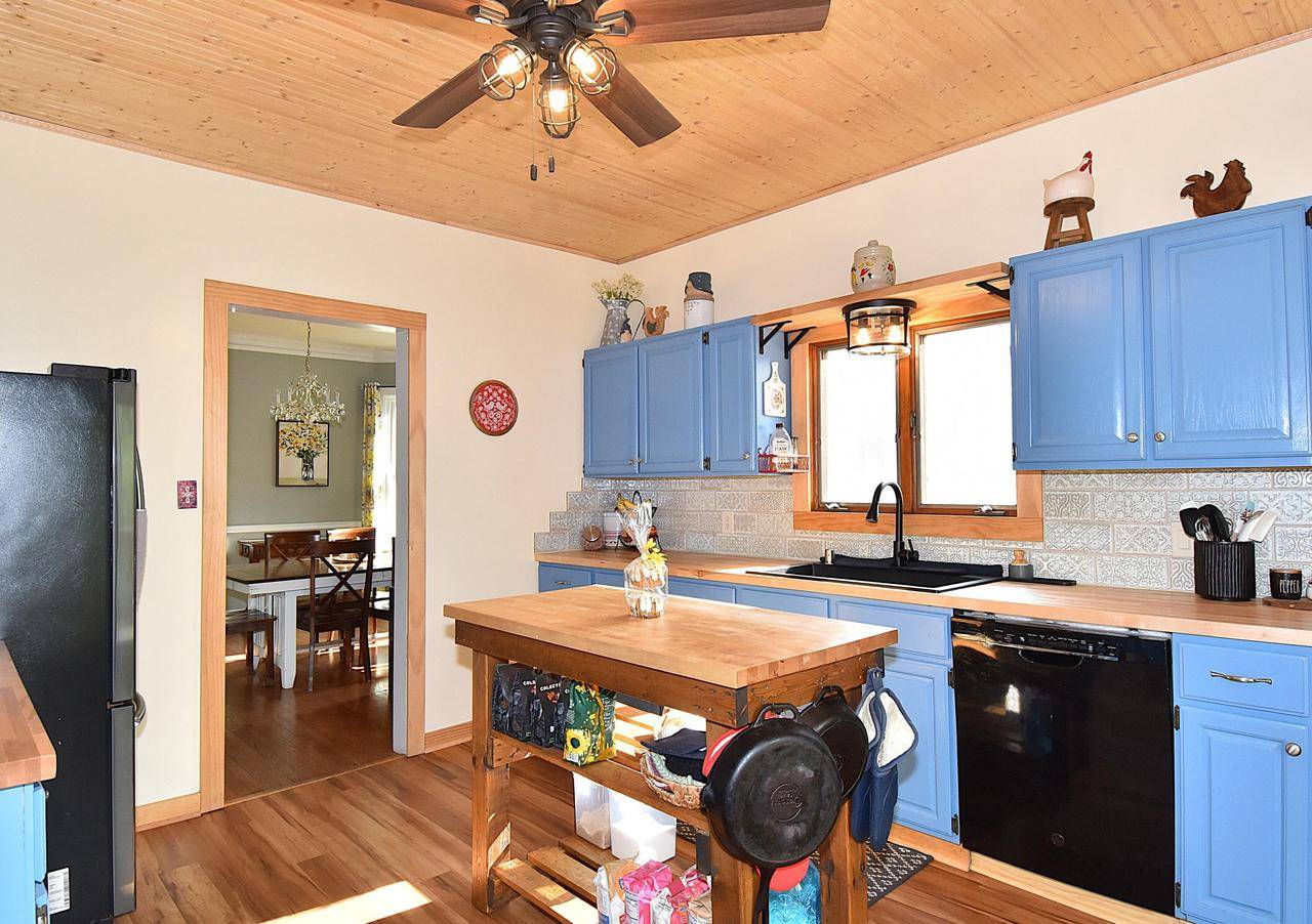 Waukesha, WI 53186,549 W College AVENUE