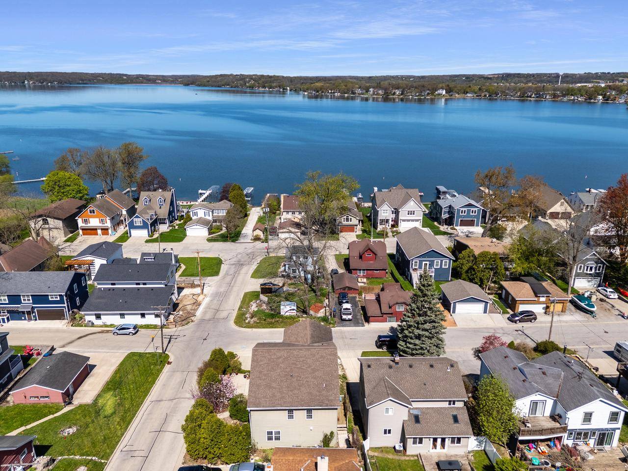 Pewaukee, WI 53072,122 Maple AVENUE