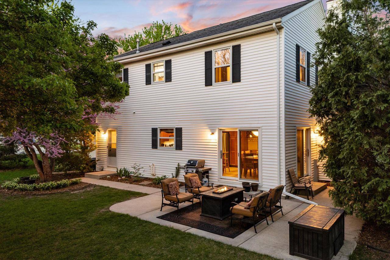 Pewaukee, WI 53072,1211 Lake Park DRIVE