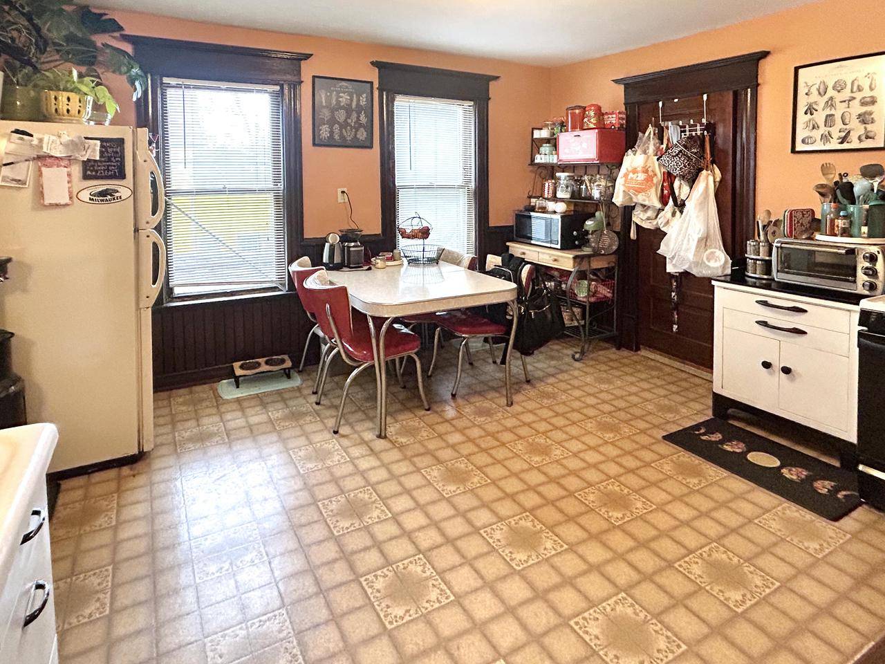Milwaukee, WI 53212,918 E Center STREET #920,922