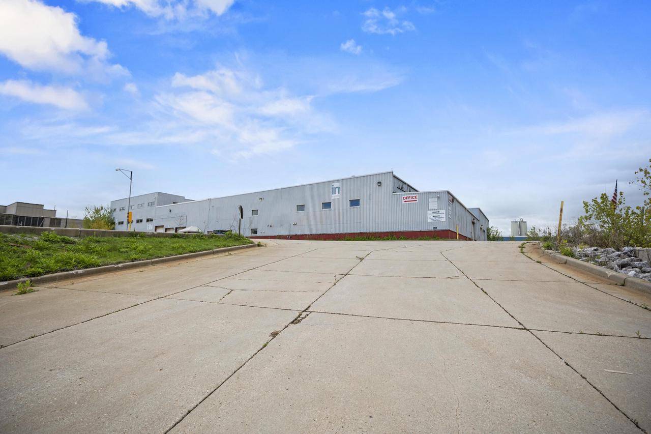 Milwaukee, WI 53207,2929 S Chase AVENUE