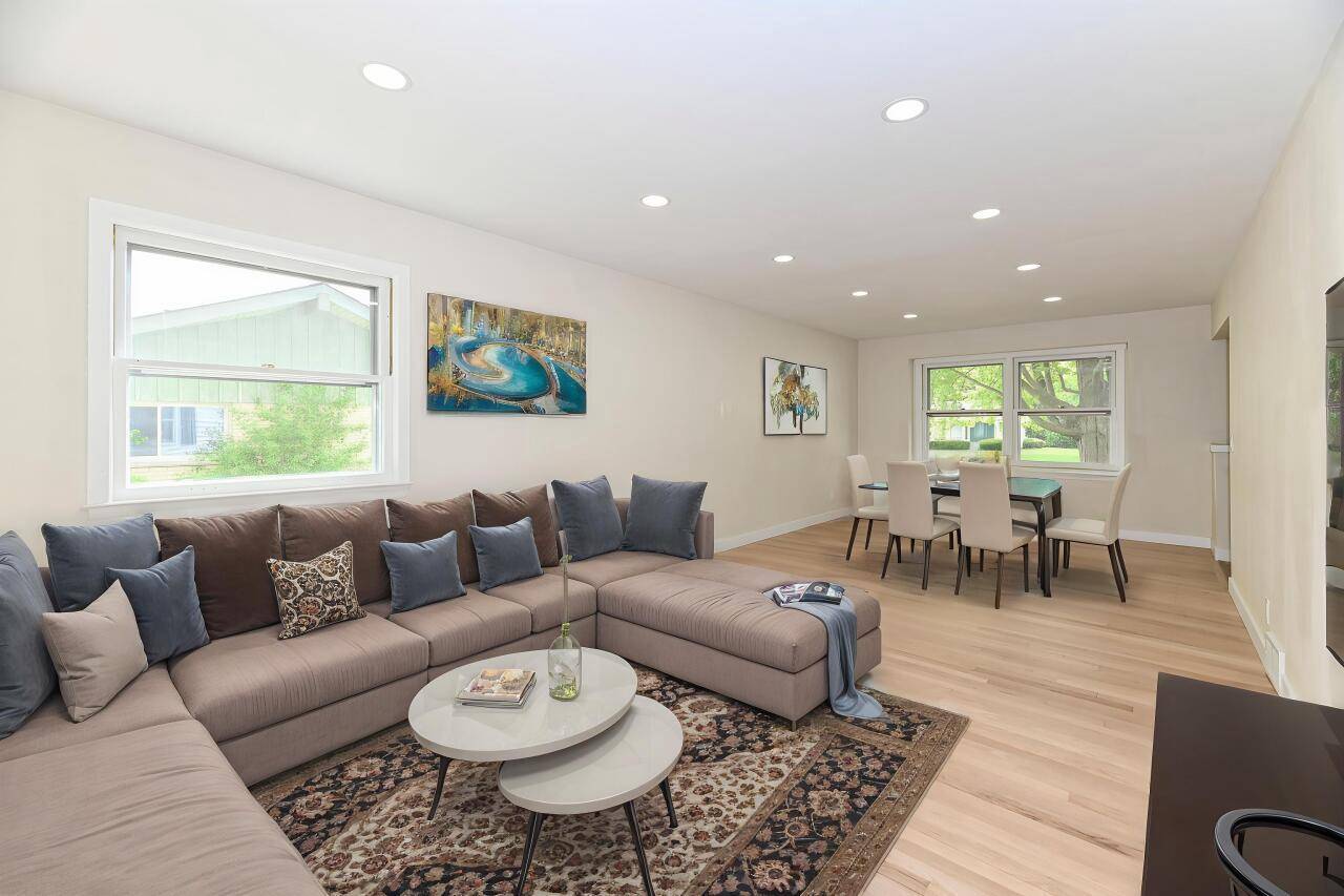Milwaukee, WI 53224,9530 W Debbie LANE