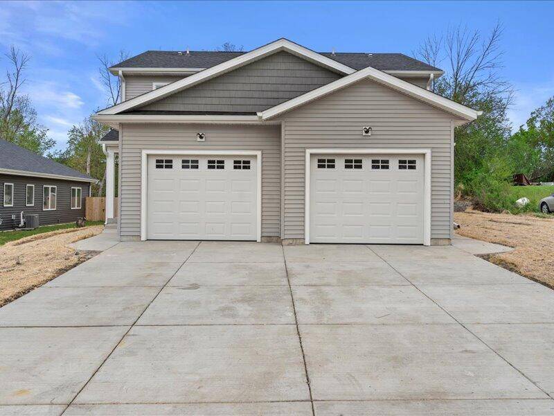 Greenfield, WI 53221,3302 W Alvina AVENUE #3304